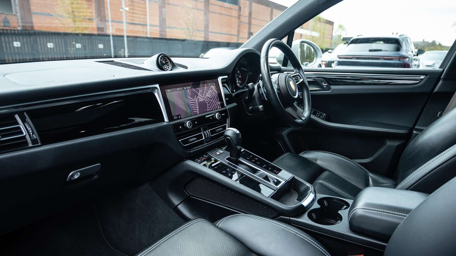 Used Porsche Macan 2021 for sale - 76774133: Photo 5