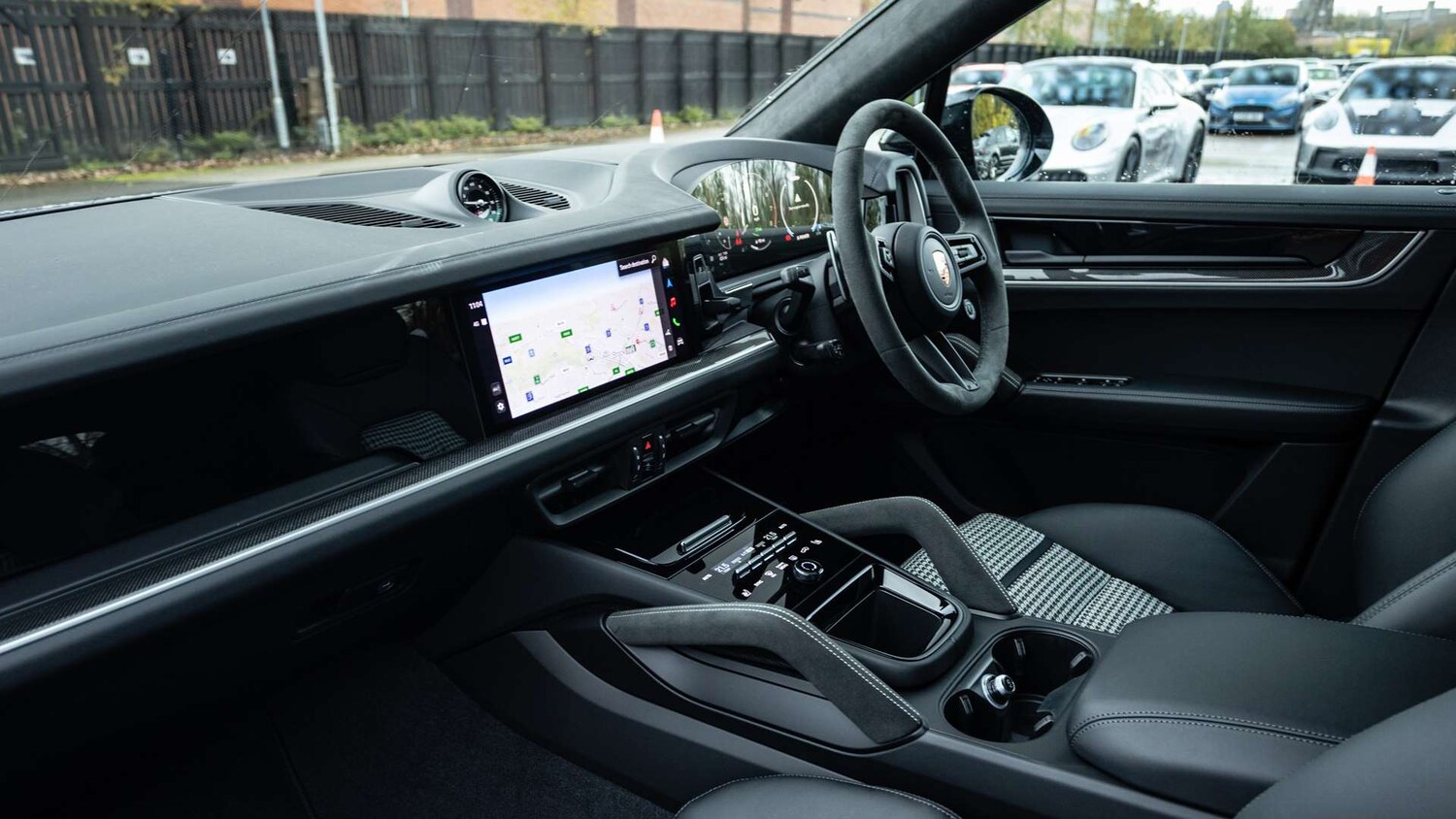 Used Porsche Cayenne 2025 for sale - 76362525: Photo 12