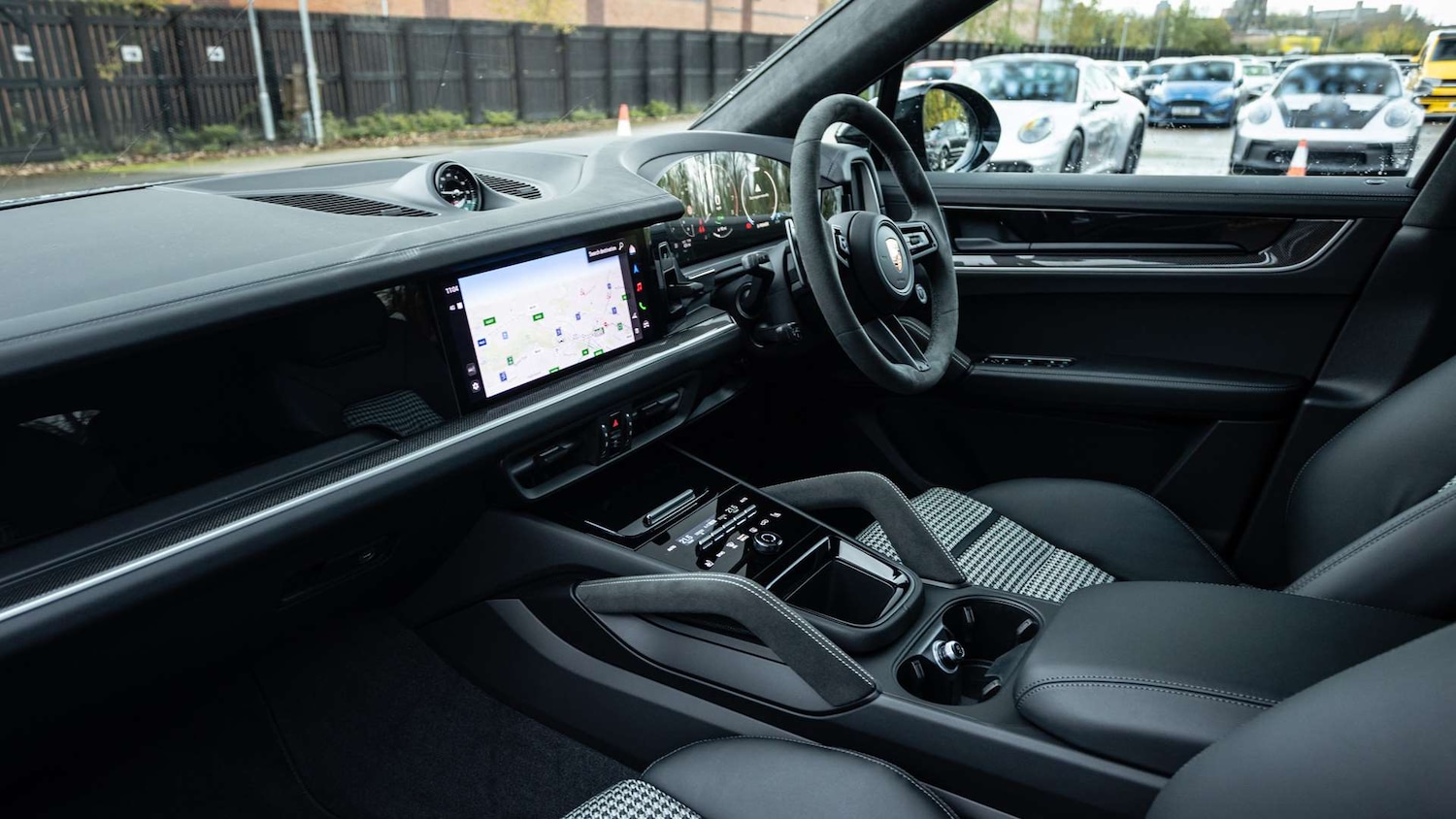 Used Porsche Cayenne 2025 for sale - 76362525: Photo 5