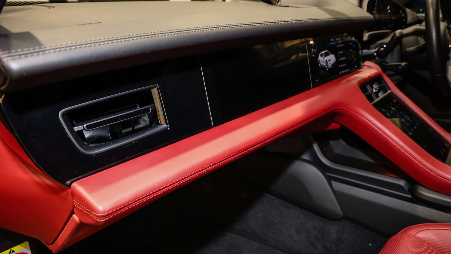 Used Porsche Taycan 2023 for sale - 77158573: Photo 24