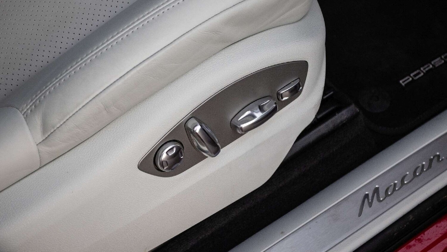 Used Porsche Macan 2023 for sale - 77032260: Photo 34