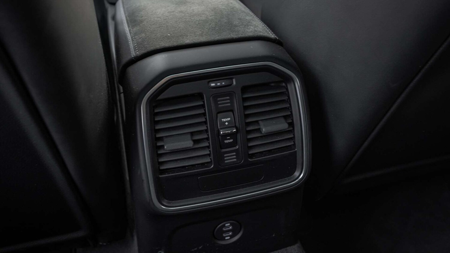 Used Porsche Macan 2025 for sale - 76967857: Photo 17