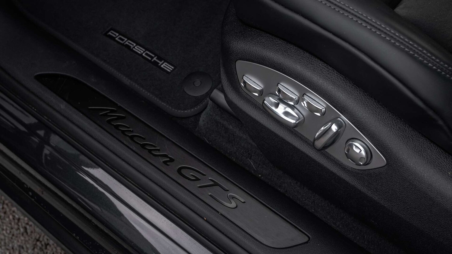 Used Porsche Macan 2025 for sale - 76967857: Photo 34