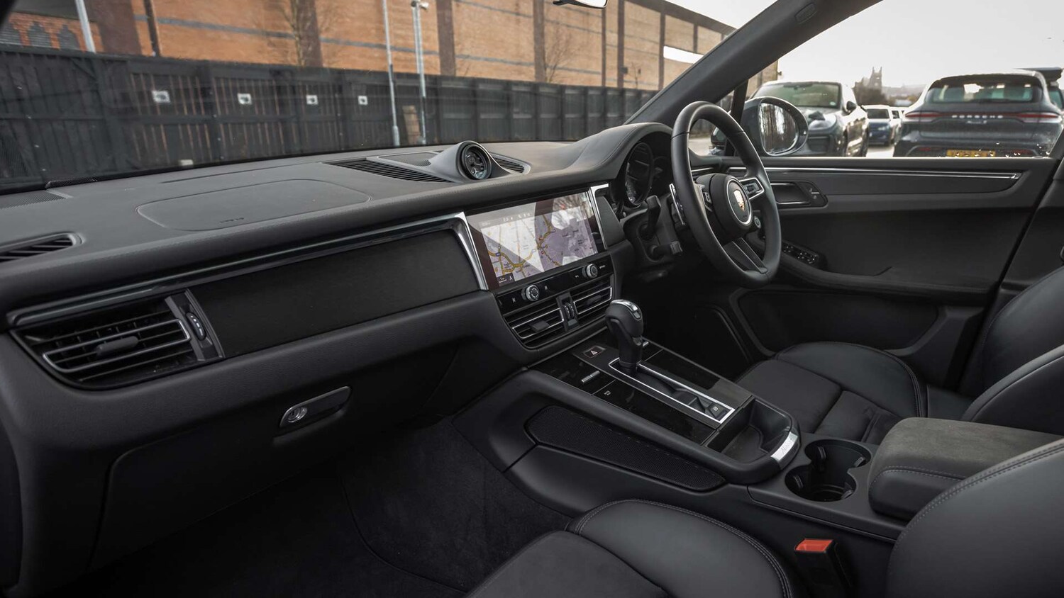 Used Porsche Macan 2025 for sale - 76967857: Photo 5