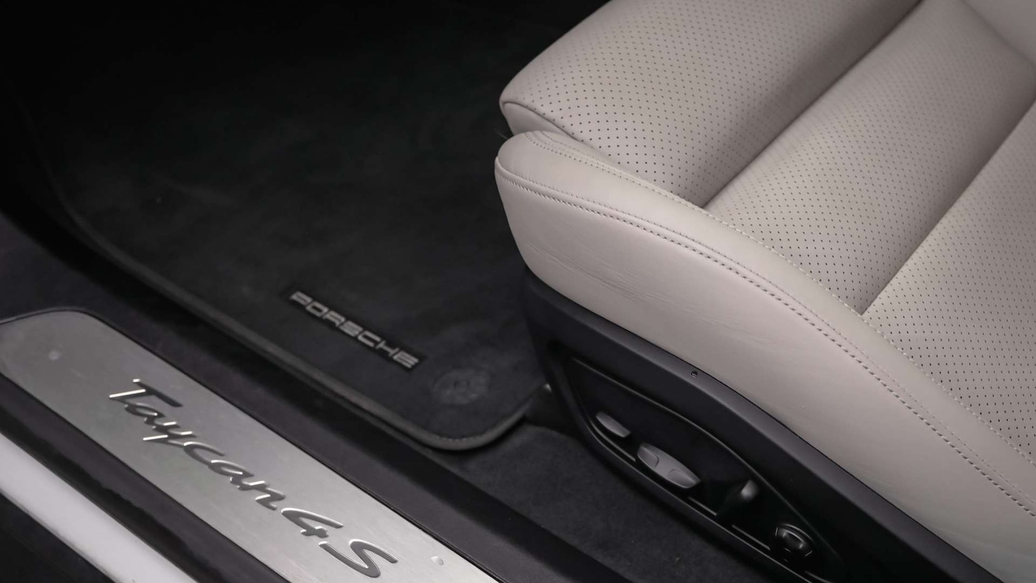 Used Porsche Taycan 2020 for sale - 77134825: Photo 32