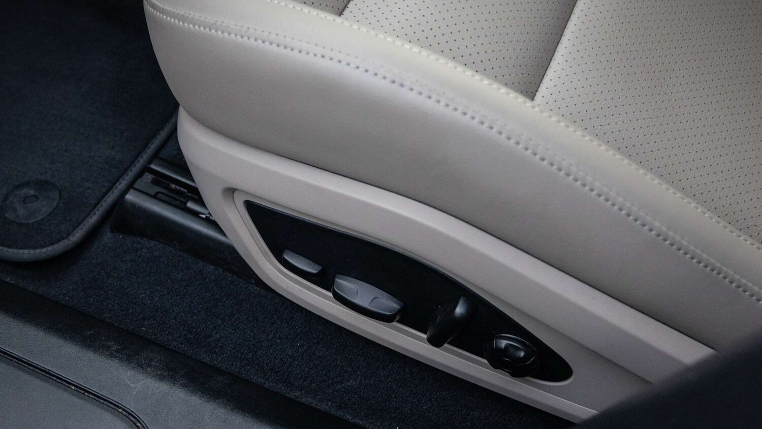 Used Porsche Taycan 2021 for sale - 77361392: Photo 28