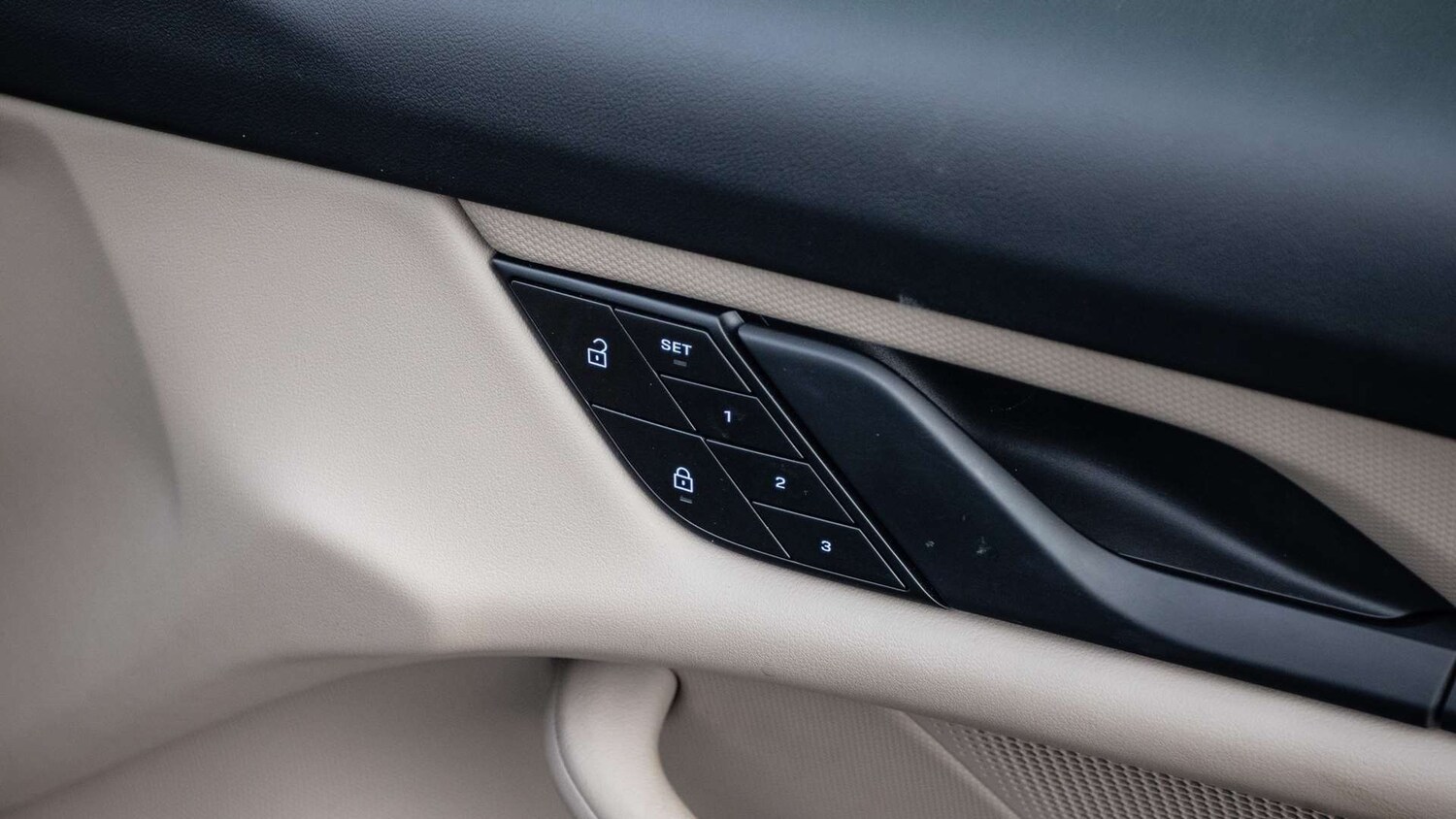 Used Porsche Taycan 2021 for sale - 77361392: Photo 30