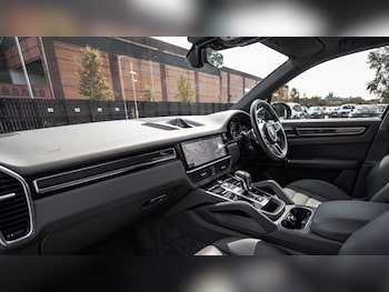 Used Porsche Cayenne 2018 for sale - 76564368: Photo