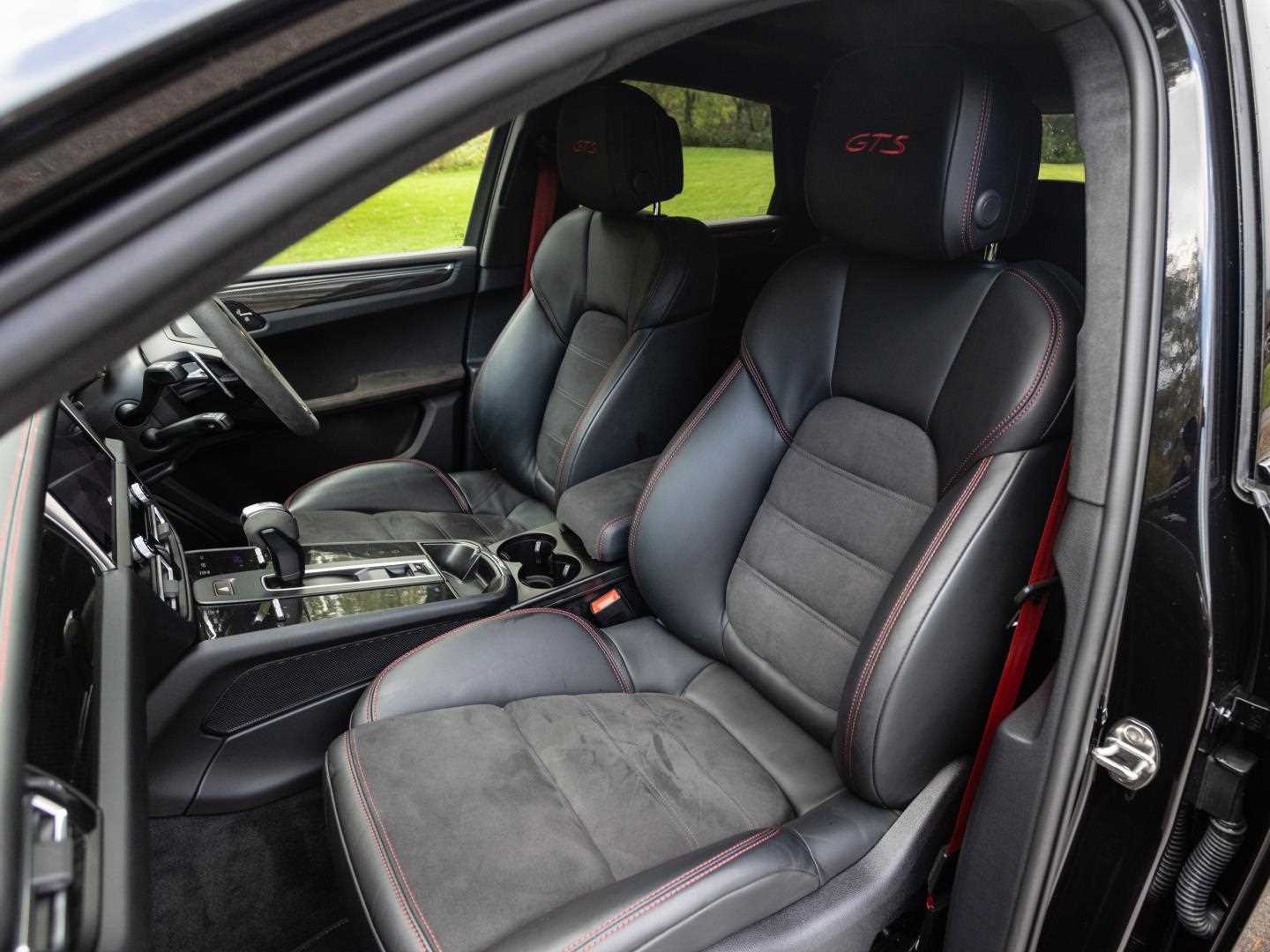 Used Porsche Macan 2023 for sale - 76125868: Photo 15