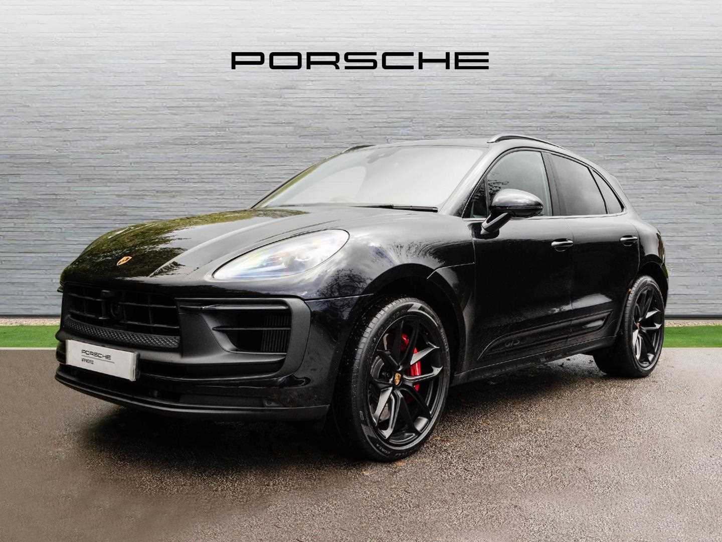 Used Porsche Macan 2023 for sale - 76125868: Photo 2