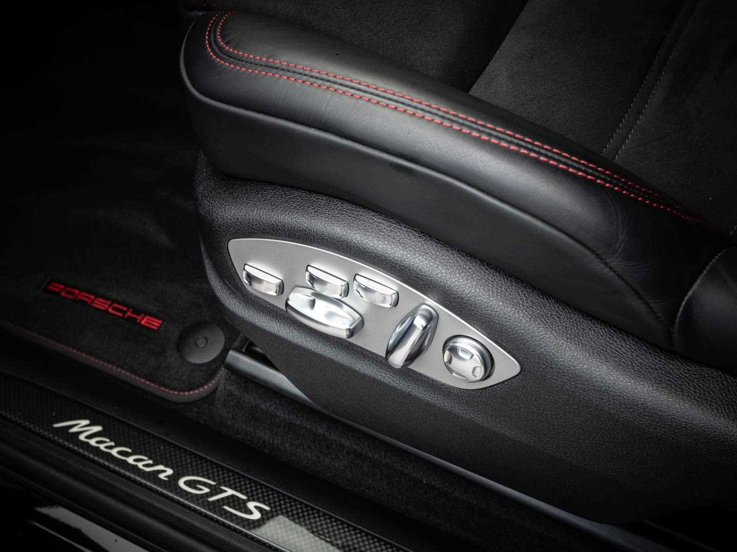 Used Porsche Macan 2023 for sale - 76125868: Photo 30