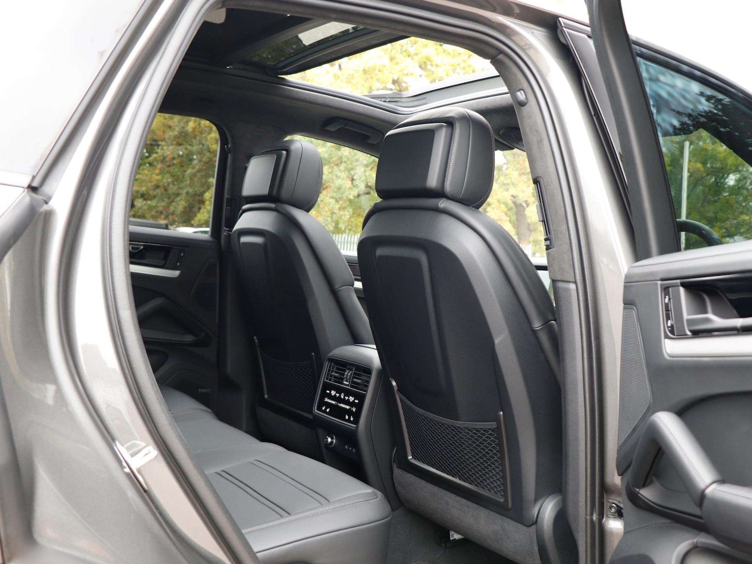 Used Porsche Cayenne 2025 for sale - 76401401: Photo 28