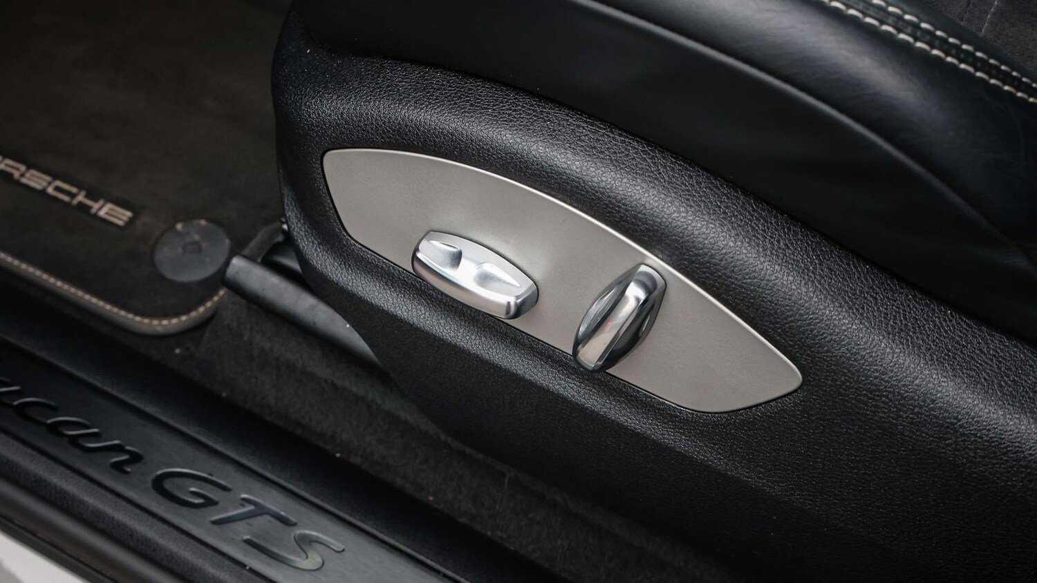 Used Porsche Macan 2020 for sale - 78161373: Photo 26