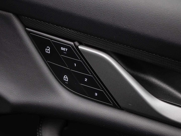 Used Porsche Taycan 2025 for sale - 75217166: Photo 25