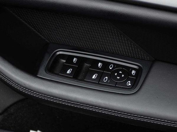 Used Porsche Taycan 2025 for sale - 75217166: Photo 26