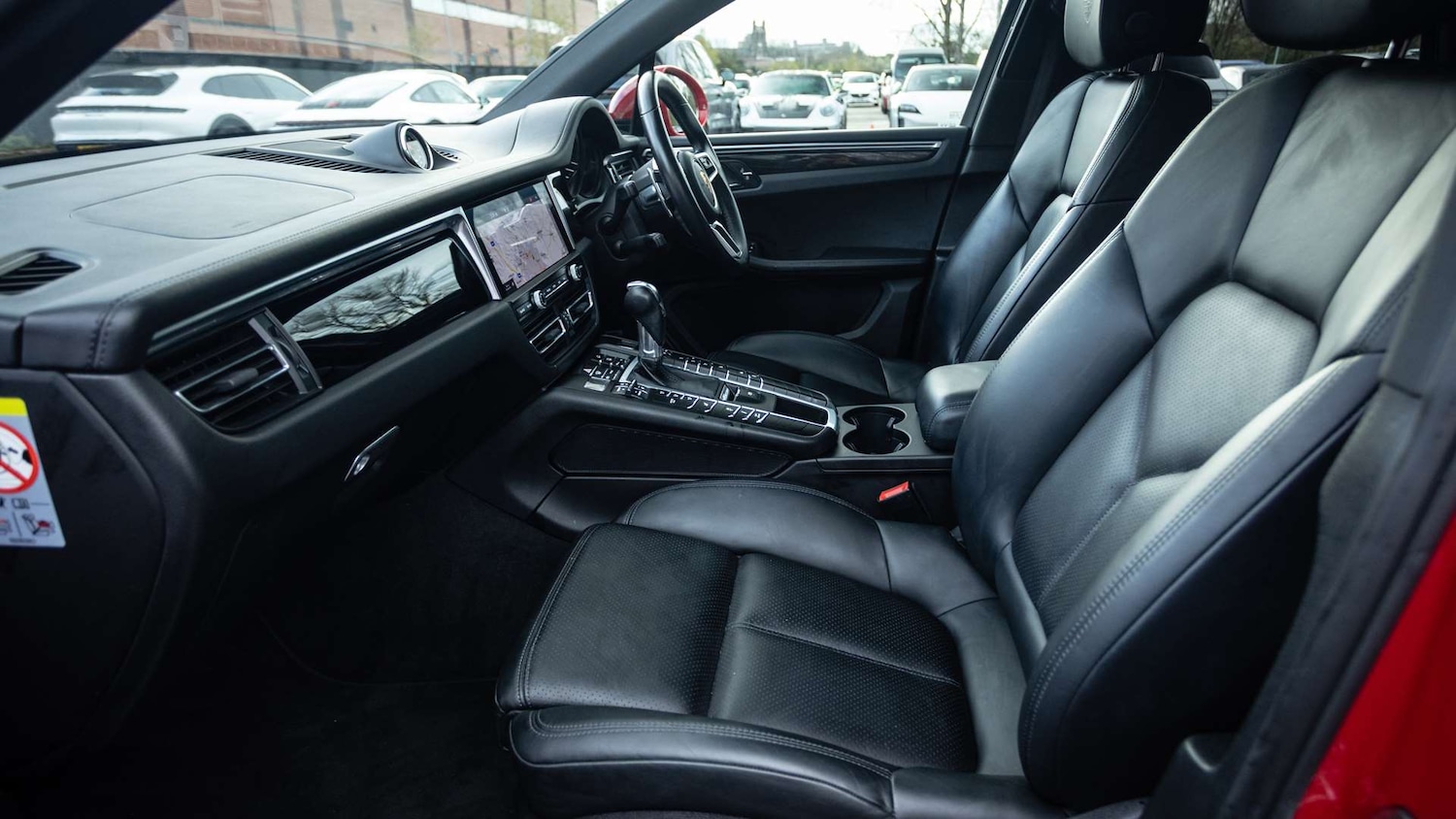 Used Porsche Macan 2021 for sale - 76636691: Photo 12