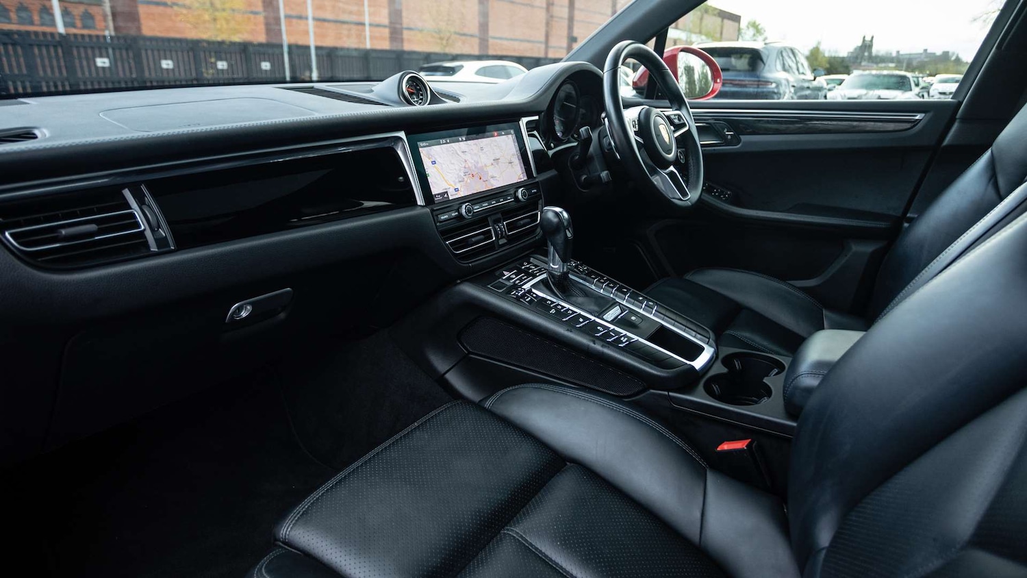 Used Porsche Macan 2021 for sale - 76636691: Photo 13