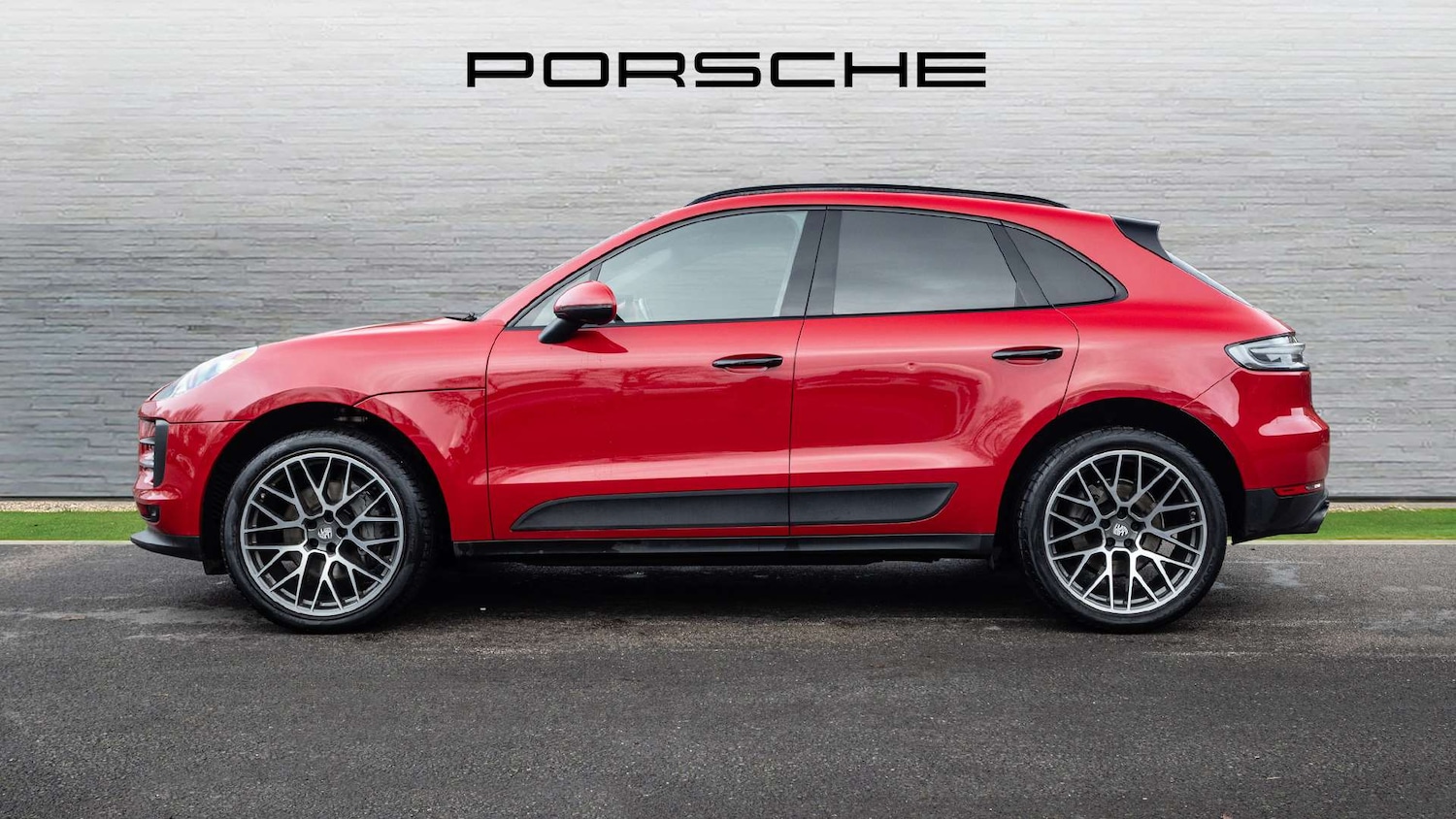Used Porsche Macan 2021 for sale - 76636691: Photo 6