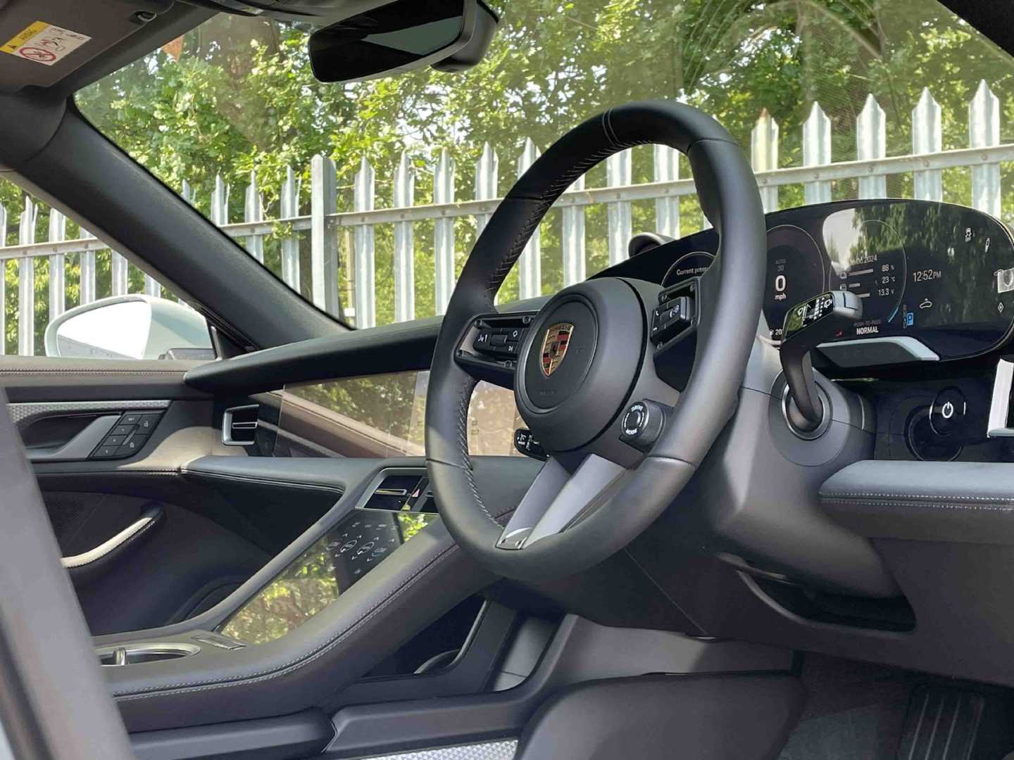 Used Porsche Taycan 2024 for sale - 76668929: Photo 3