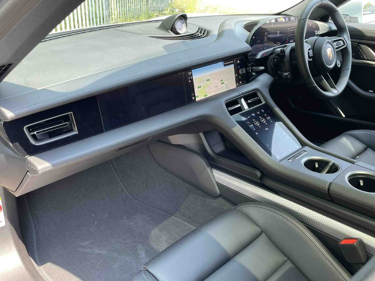 Used Porsche Taycan 2024 for sale - 76668929: Photo 5