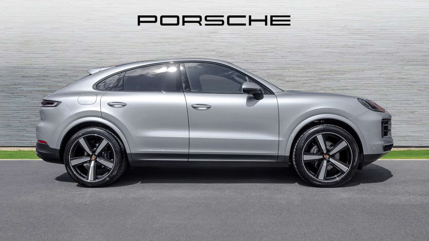 Used Porsche Cayenne 2025 for sale - 75968041: Photo 2