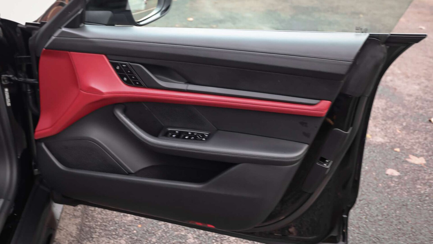 Used Porsche Taycan 2020 for sale - 76435636: Photo 25