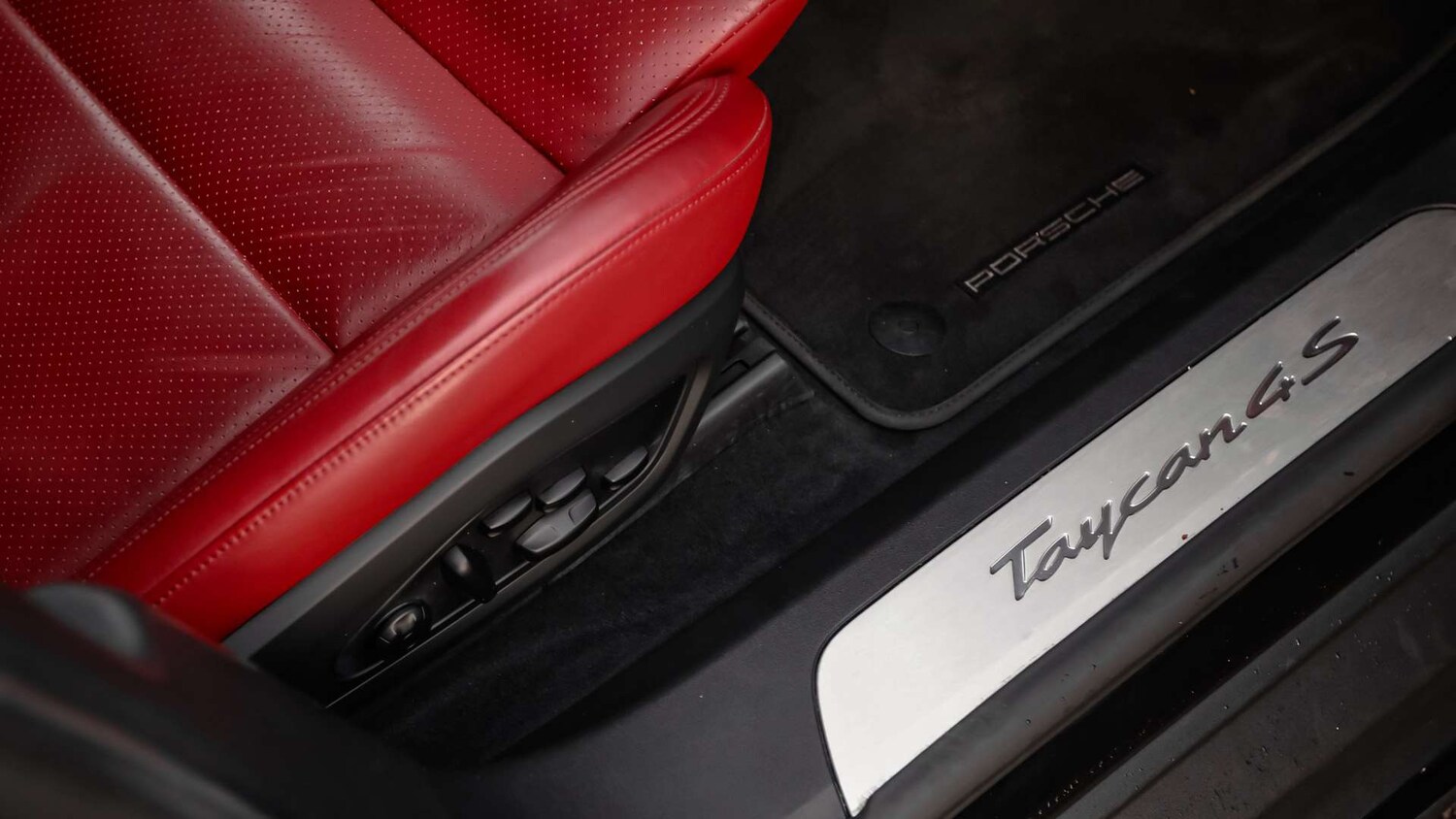 Used Porsche Taycan 2020 for sale - 76435636: Photo 28