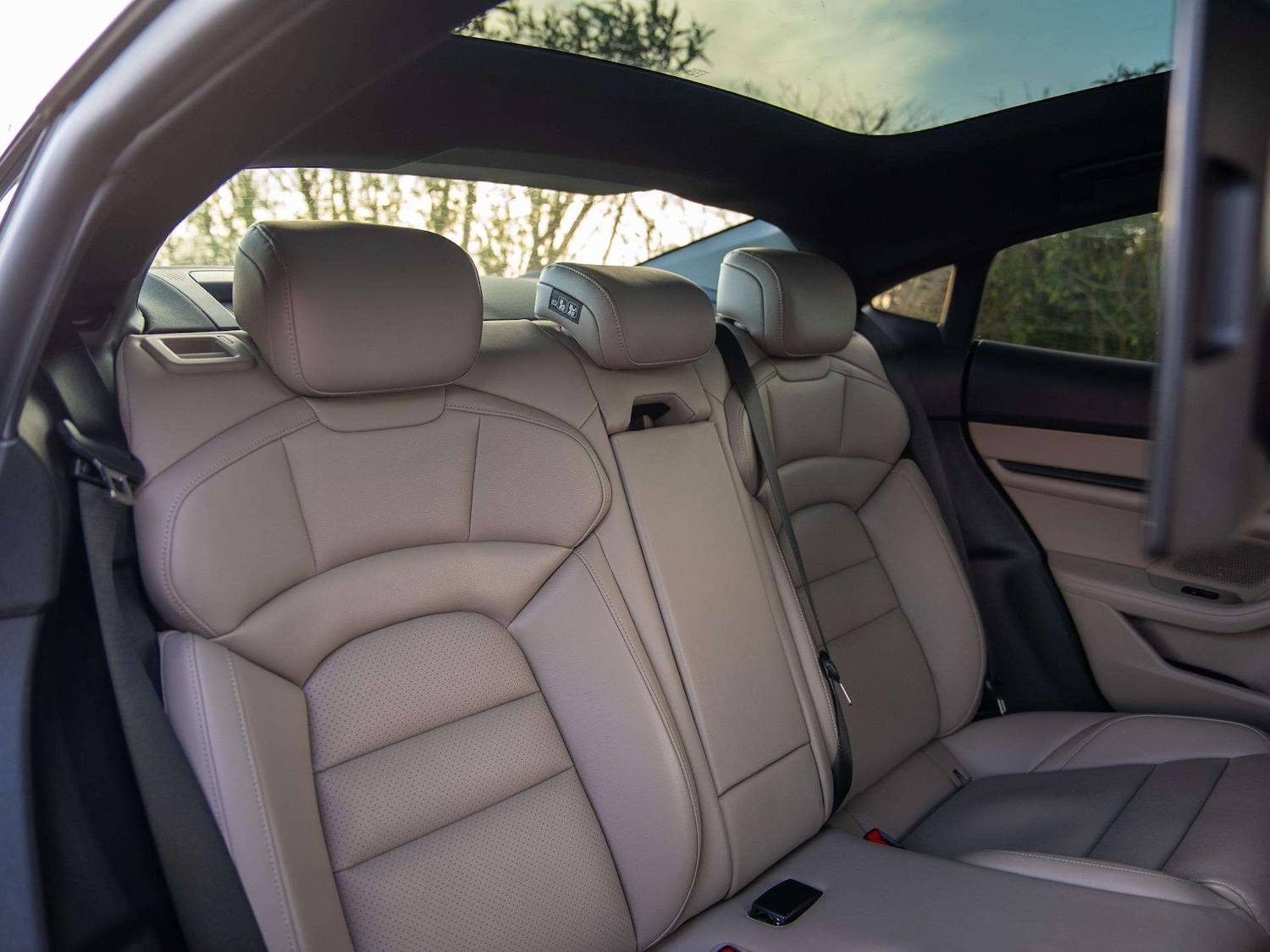 Used Porsche Taycan 2023 for sale - 77147293: Photo 11