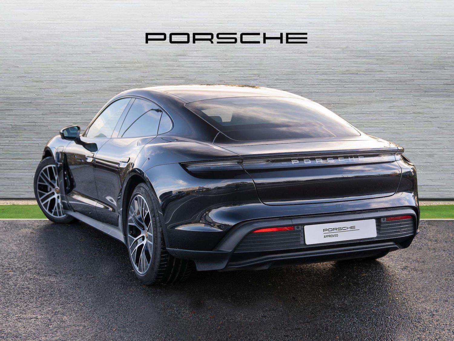 Used Porsche Taycan 2023 for sale - 77147293: Photo 2