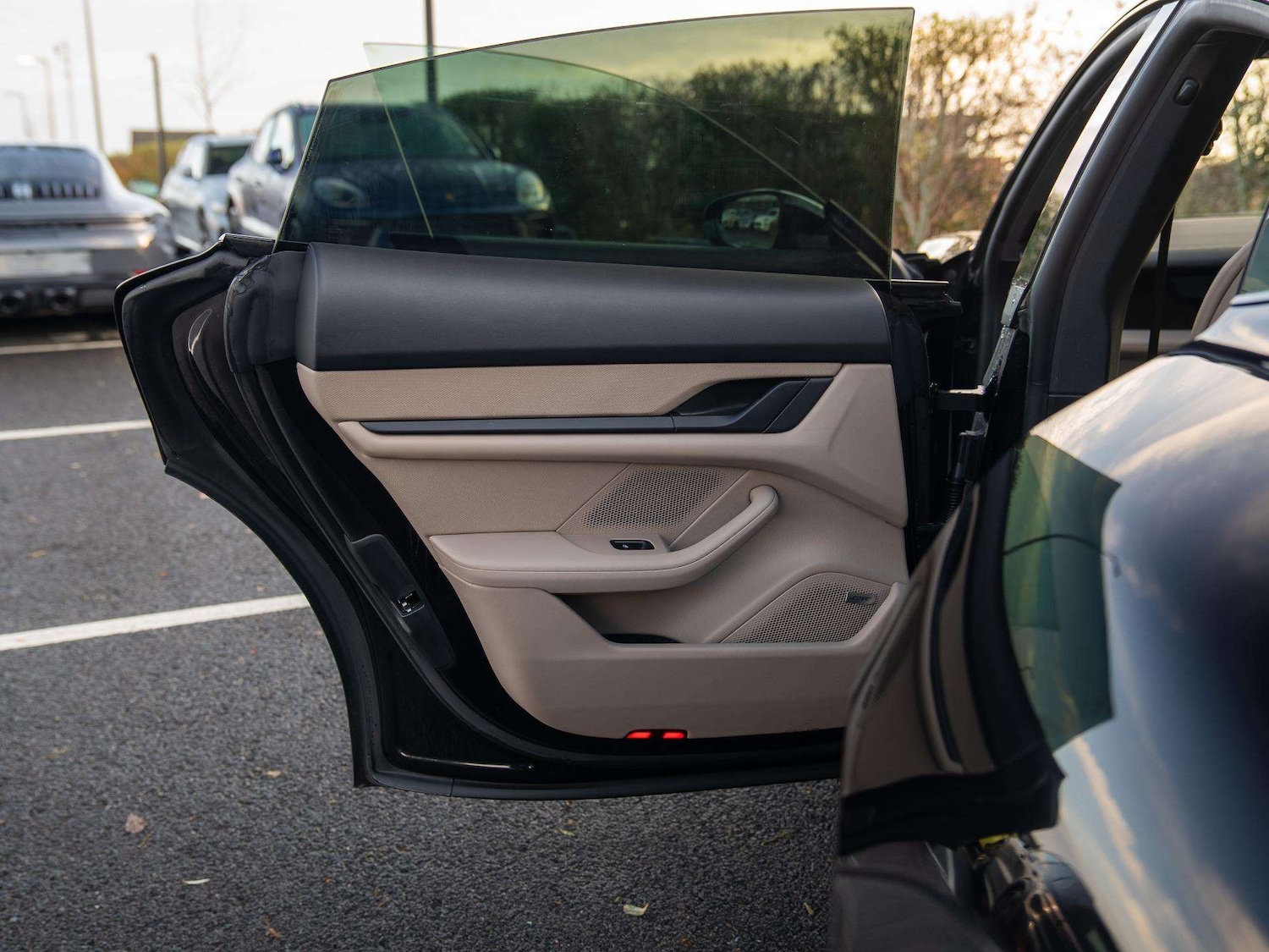 Used Porsche Taycan 2023 for sale - 77147293: Photo 34