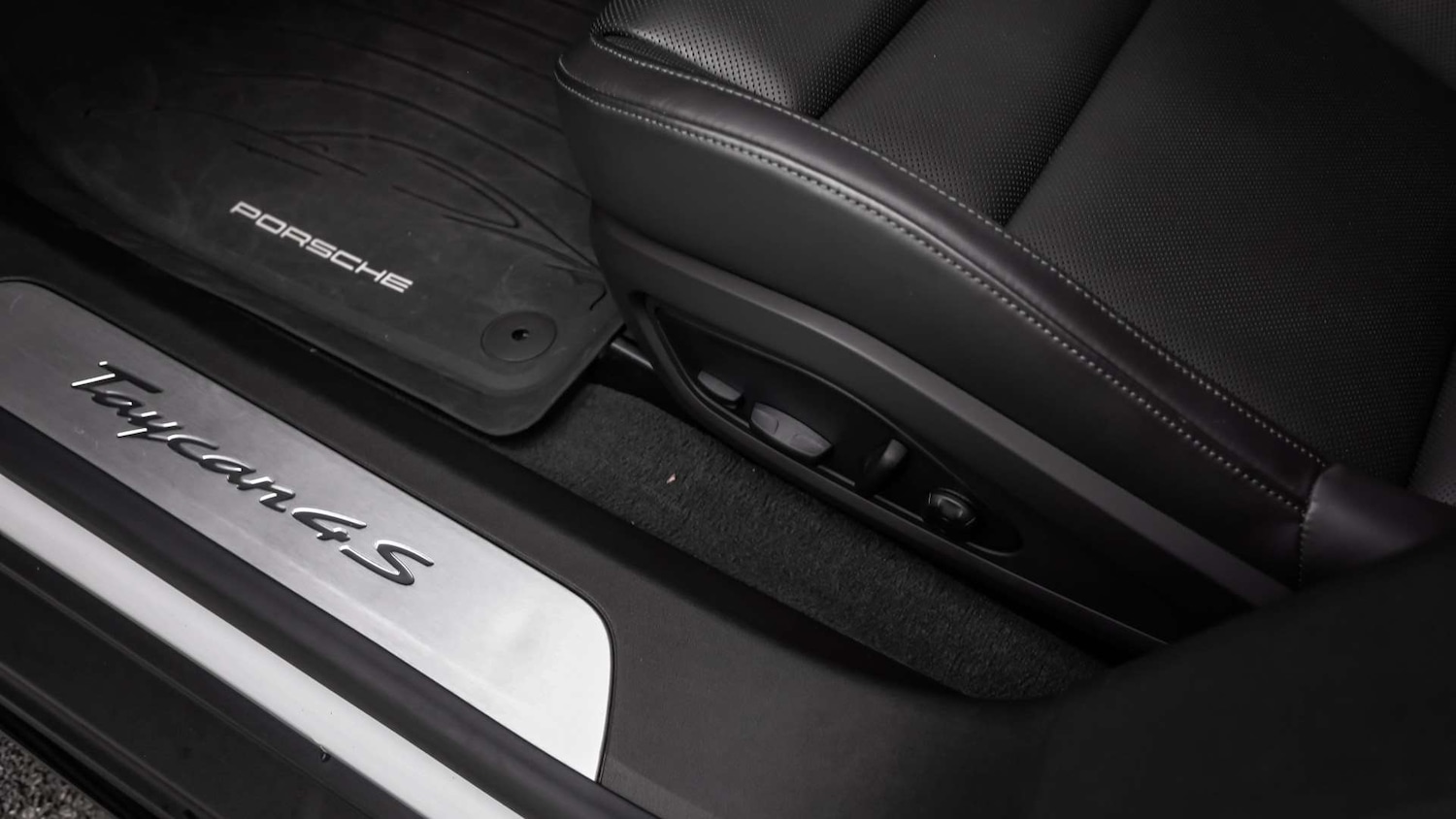 Used Porsche Taycan 2022 for sale - 76692136: Photo 31