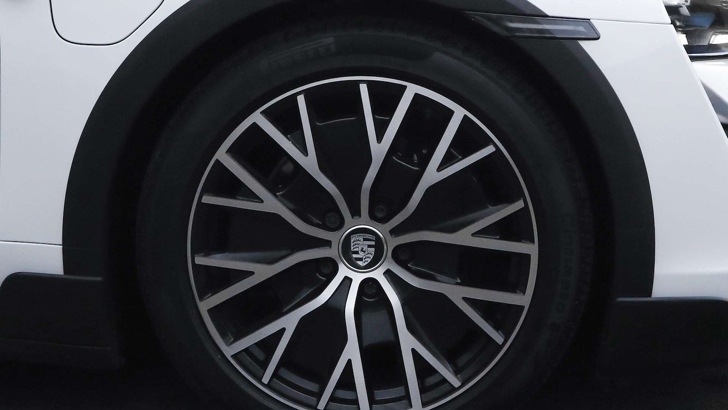 Used Porsche Taycan 2022 for sale - 76692136: Photo 6