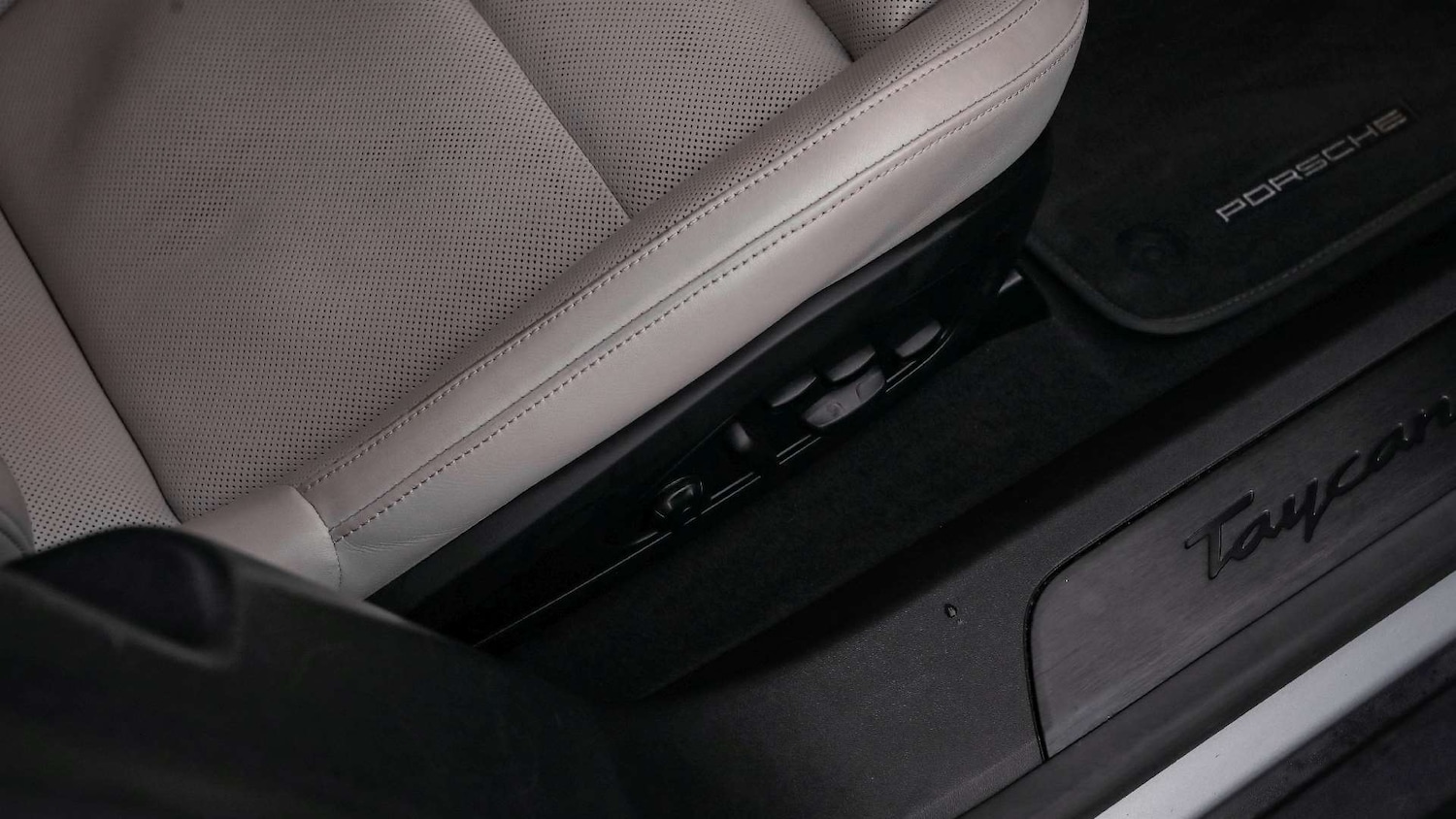 Used Porsche Taycan 2023 for sale - 76230352: Photo 18