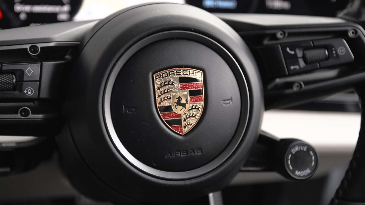 Used Porsche Taycan 2023 for sale - 76230352: Photo 25