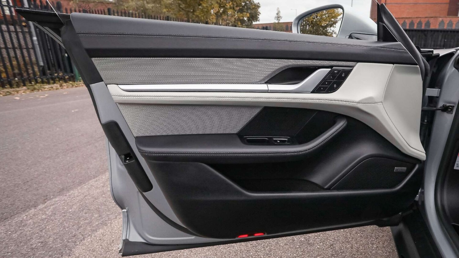 Used Porsche Taycan 2023 for sale - 76230352: Photo 26