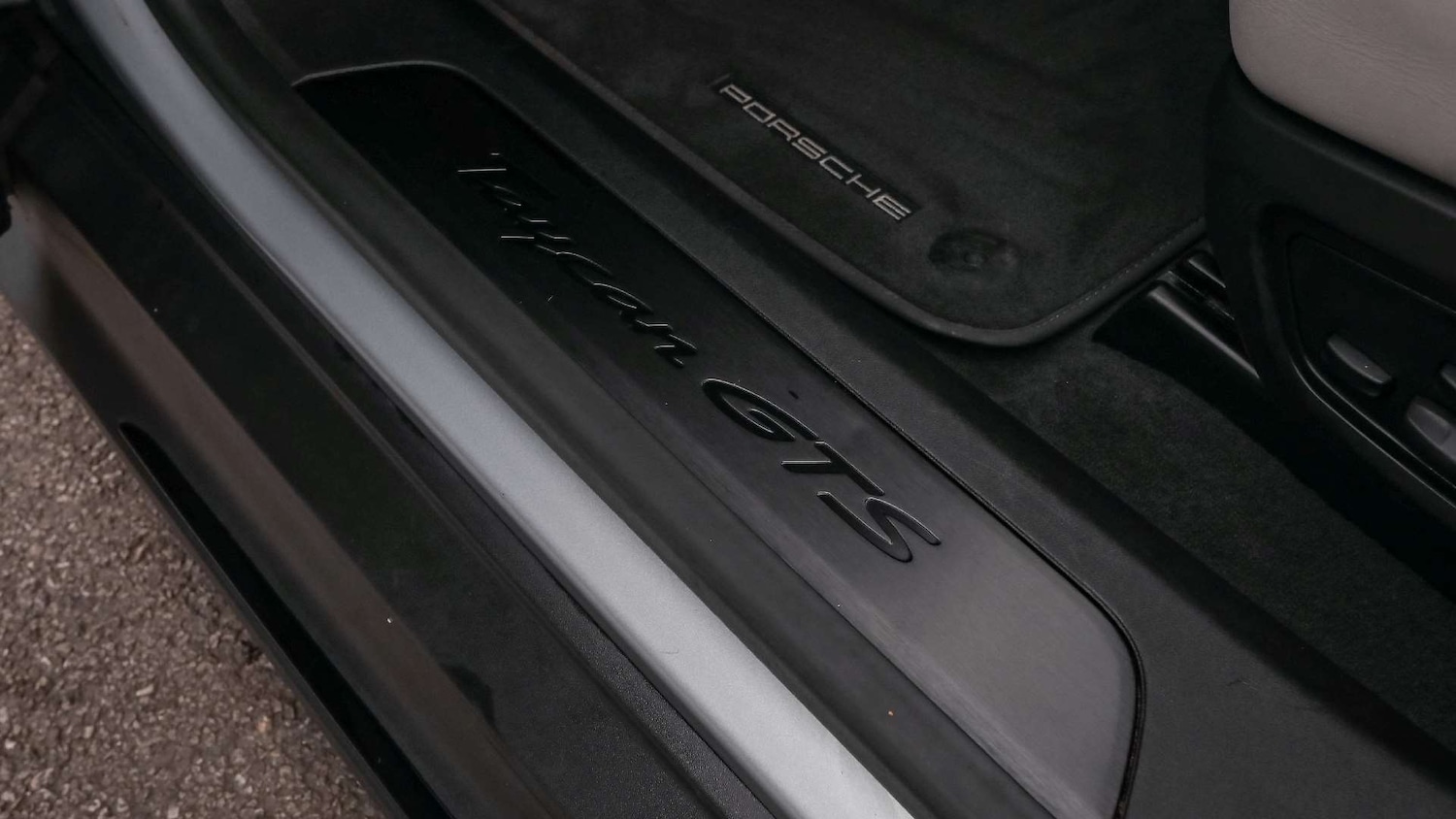 Used Porsche Taycan 2023 for sale - 76230352: Photo 28