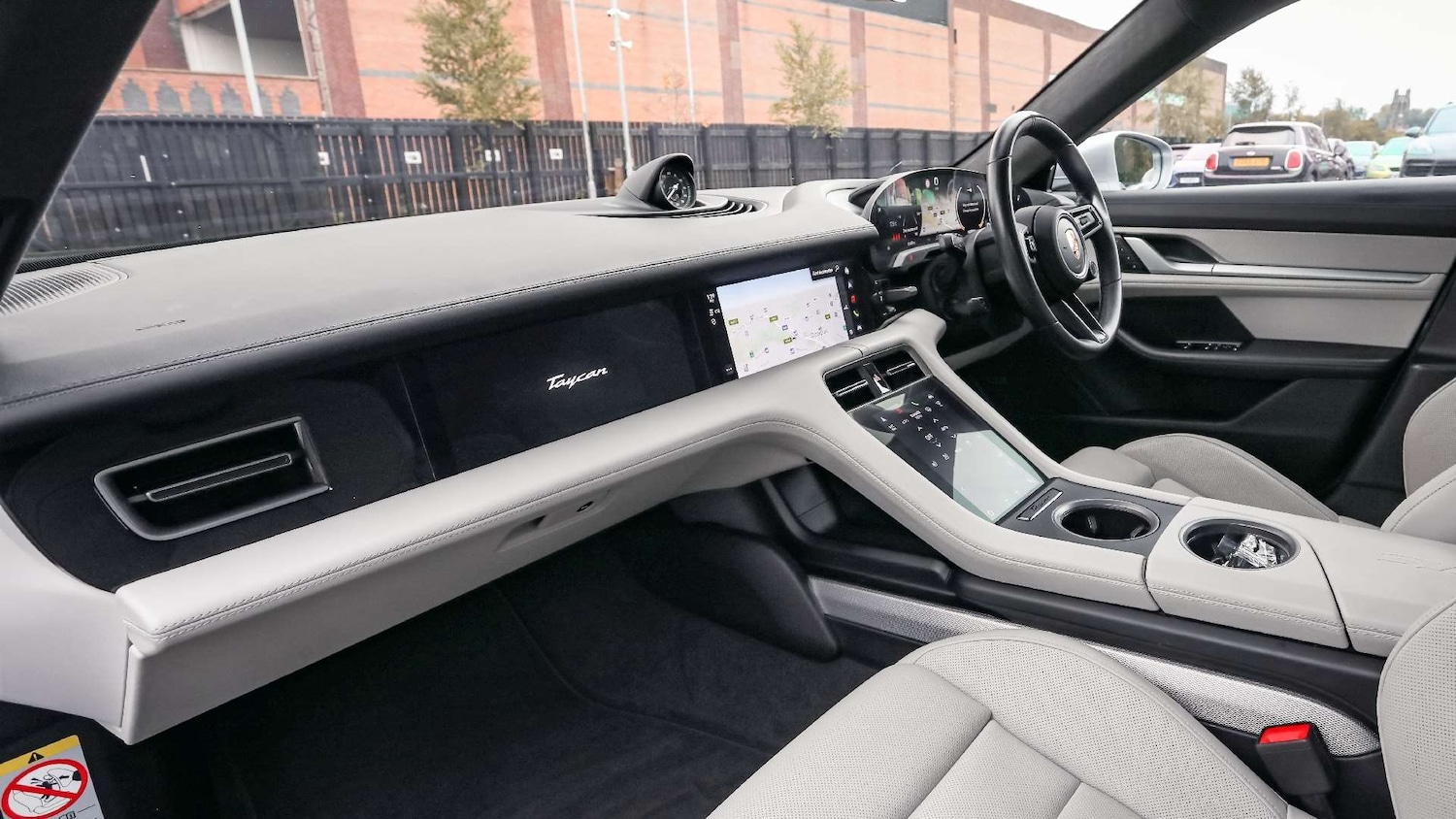 Used Porsche Taycan 2023 for sale - 76230352: Photo 5