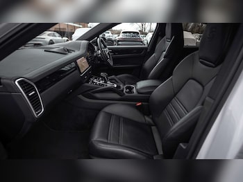 Used Porsche Cayenne 2023 for sale - 77842396: Photo