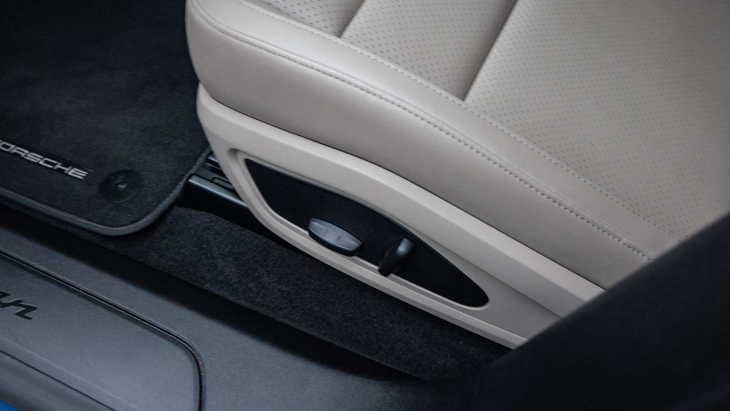 Used Porsche Taycan 2023 for sale - 77044178: Photo 16