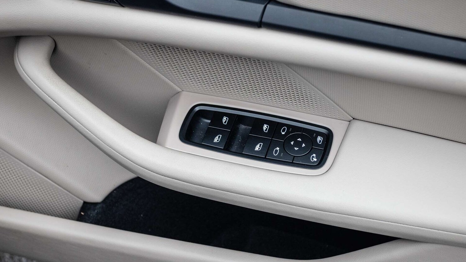 Used Porsche Taycan 2023 for sale - 77044178: Photo 27