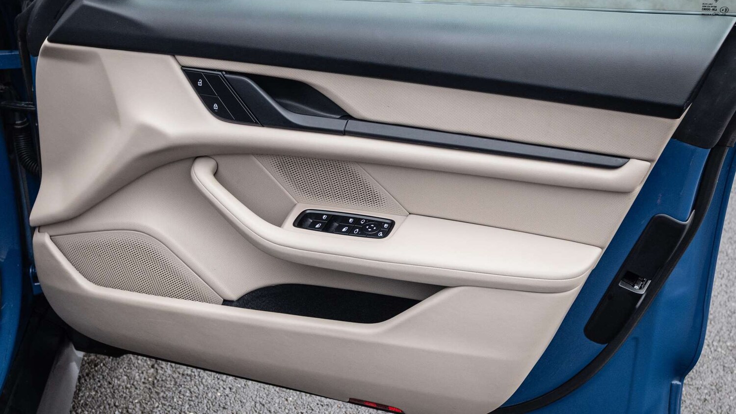 Used Porsche Taycan 2023 for sale - 77044178: Photo 28