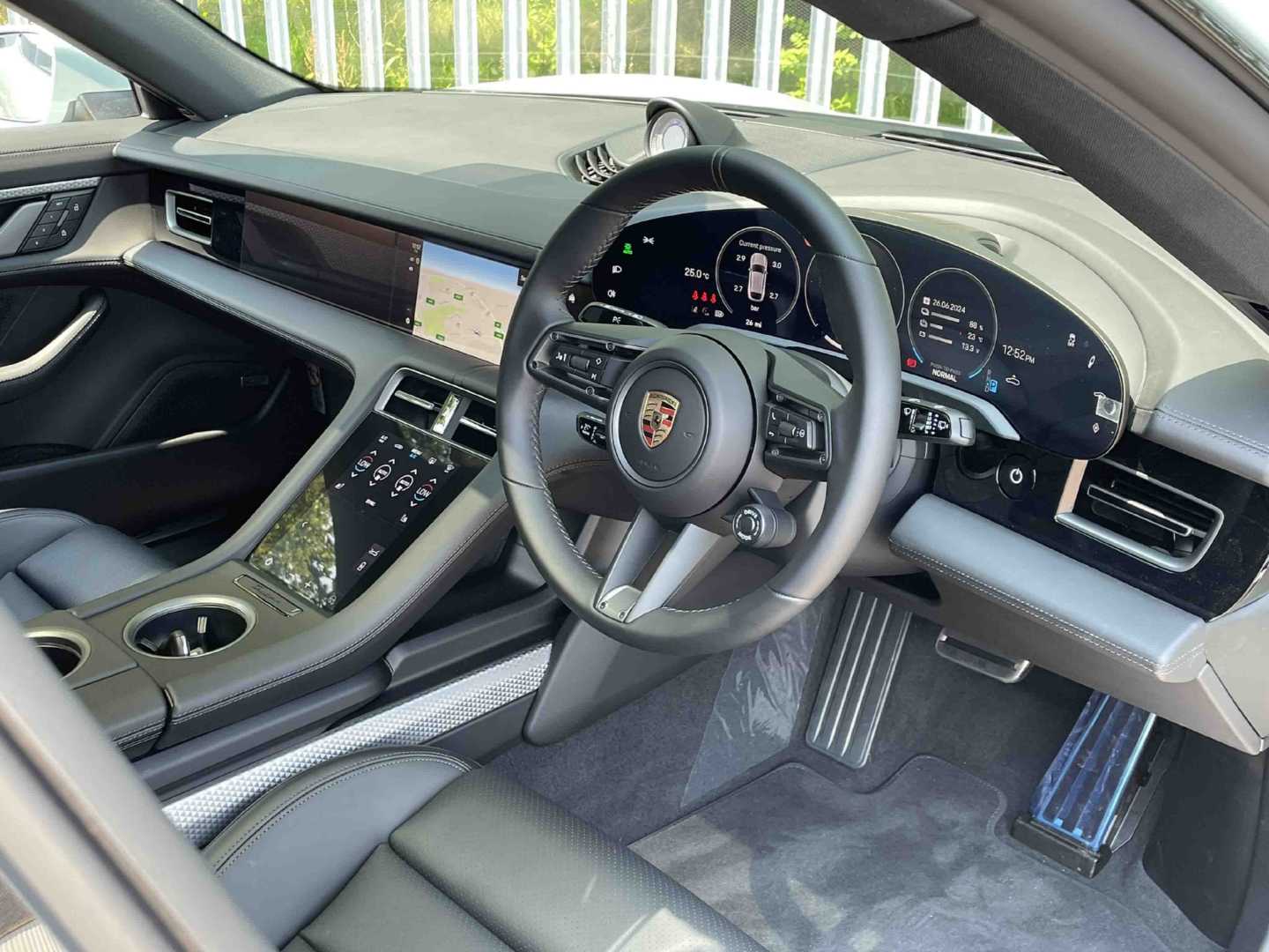 Used Porsche Taycan 2024 for sale - 76705136: Photo 2