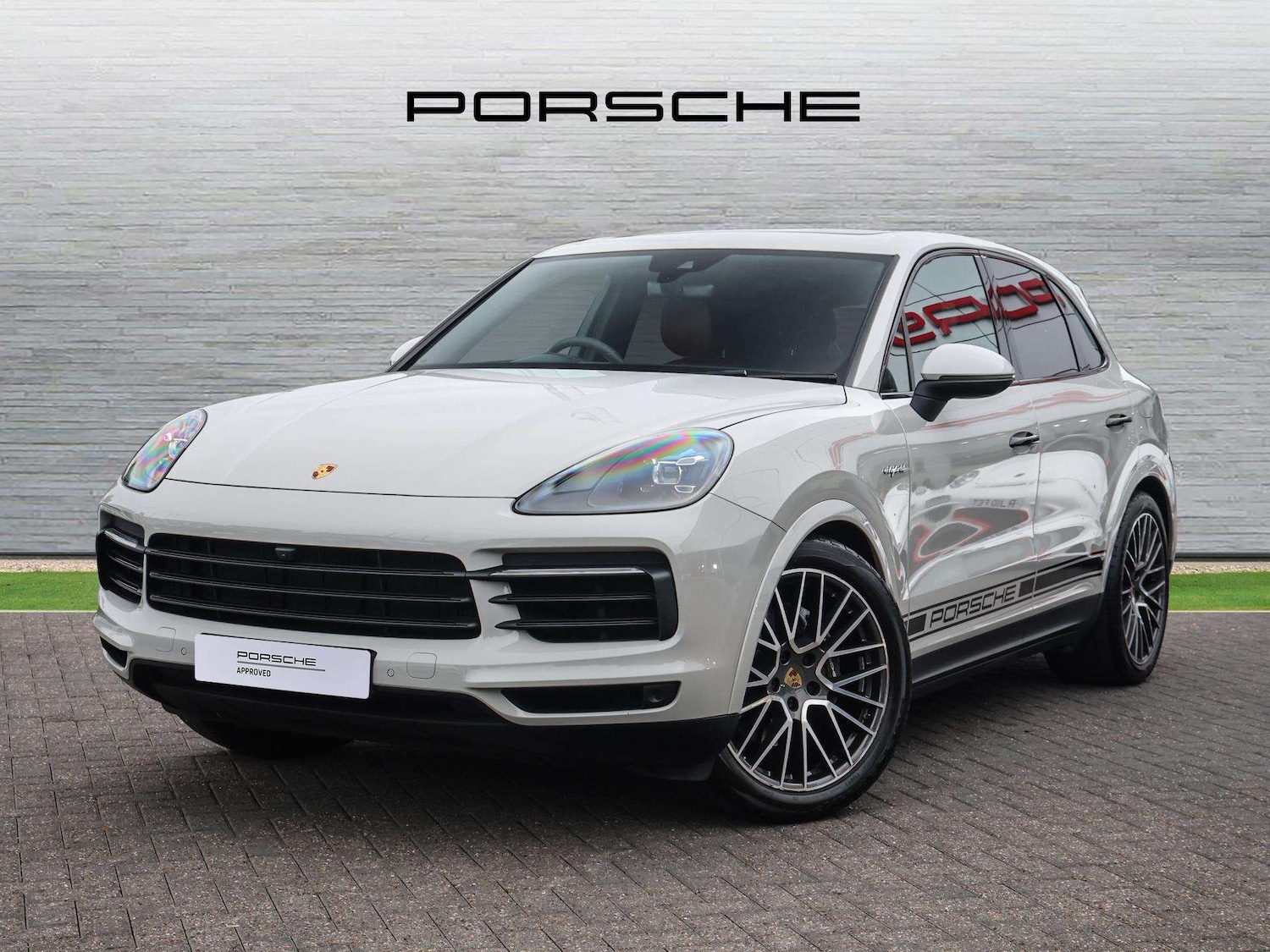 Used Porsche Cayenne 2021 for sale - 76351588: Photo 2