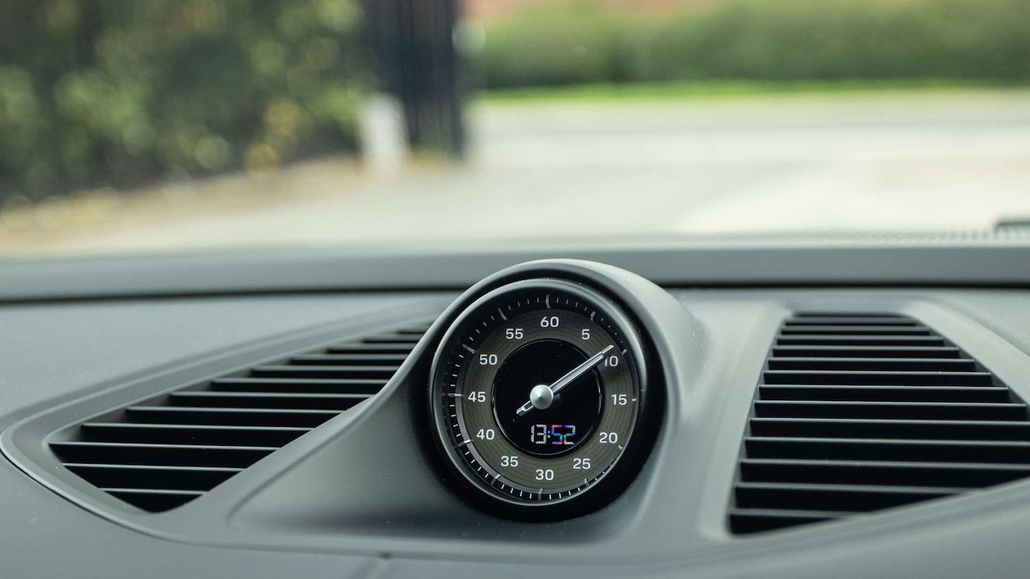 Used Porsche Macan 2025 for sale - 76553063: Photo 24