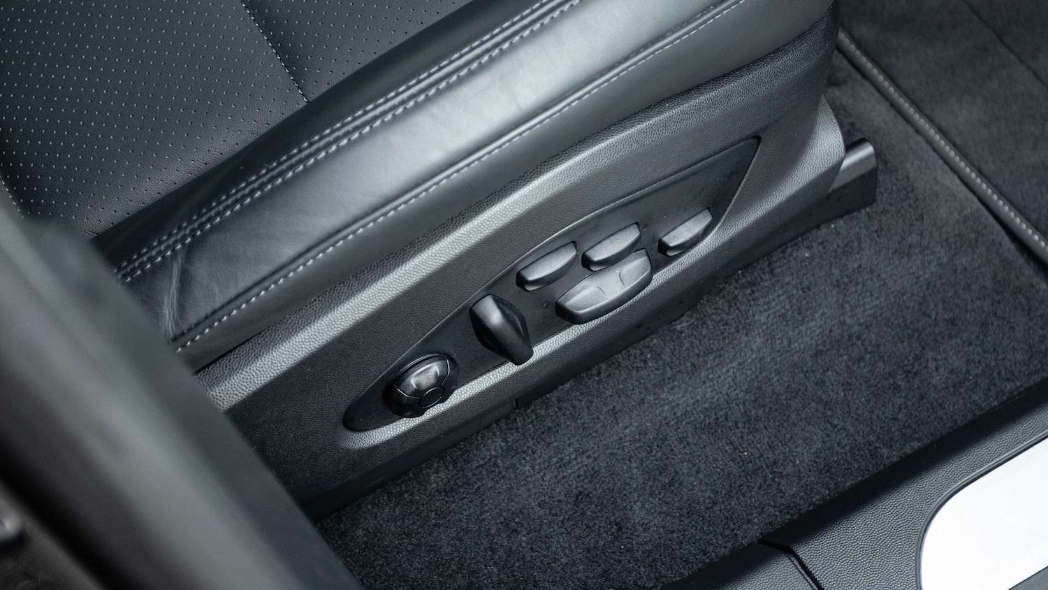 Used Porsche Macan 2025 for sale - 76553063: Photo 32