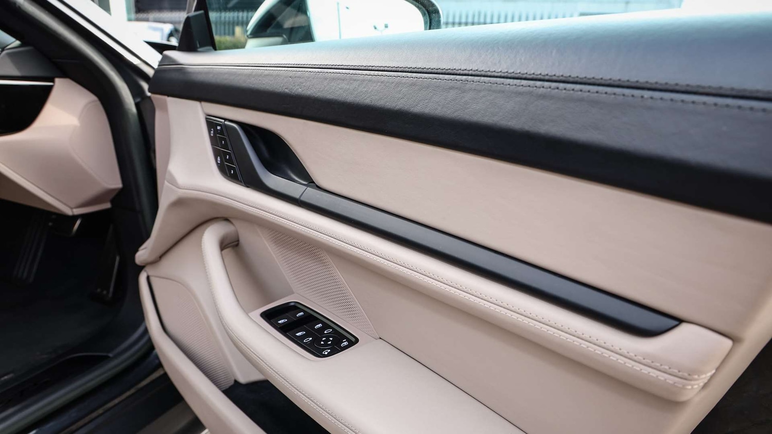 Used Porsche Taycan 2022 for sale - 77158479: Photo 33