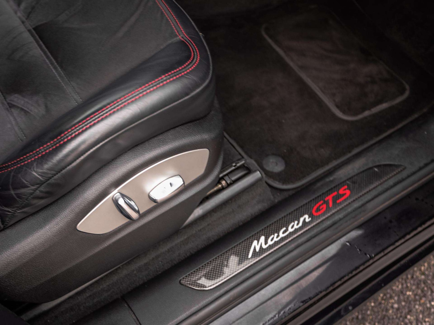 Used Porsche Macan 2018 for sale - 76411372: Photo 18