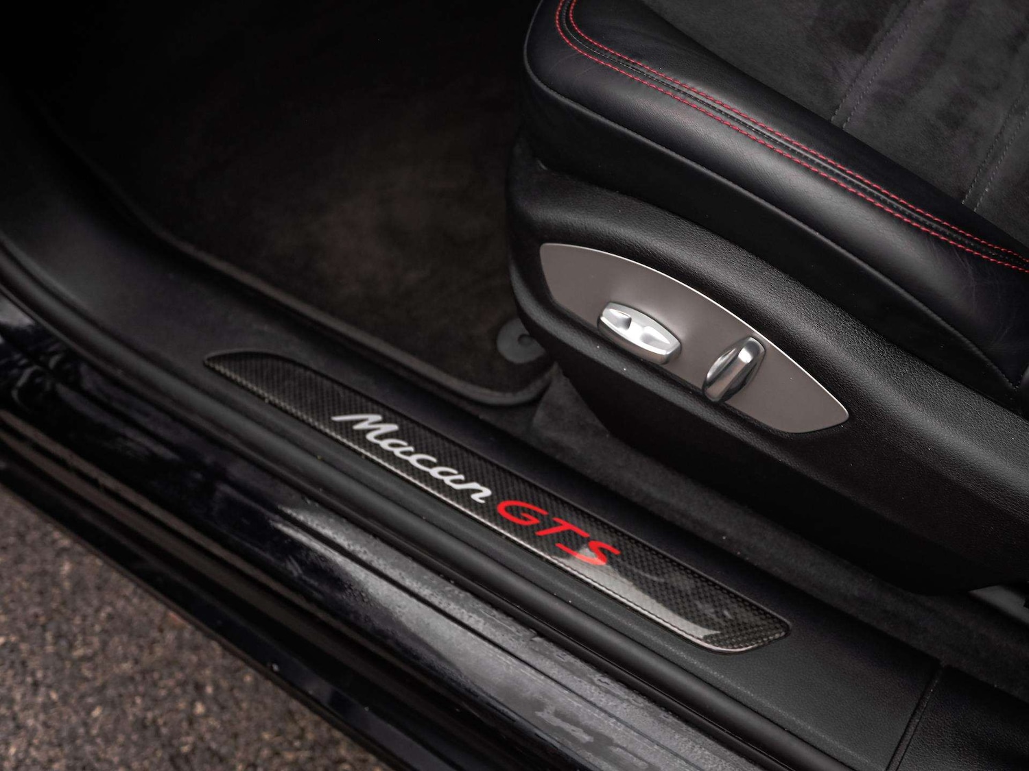 Used Porsche Macan 2018 for sale - 76411372: Photo 30