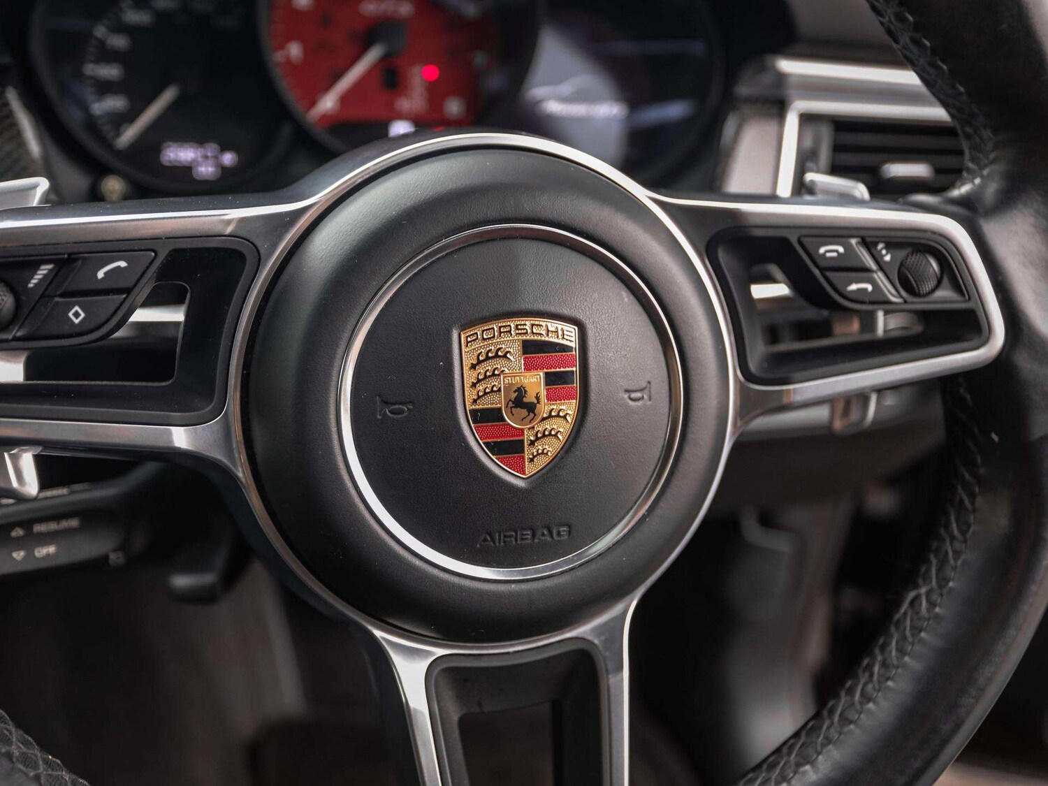 Used Porsche Macan 2018 for sale - 76411372: Photo 32