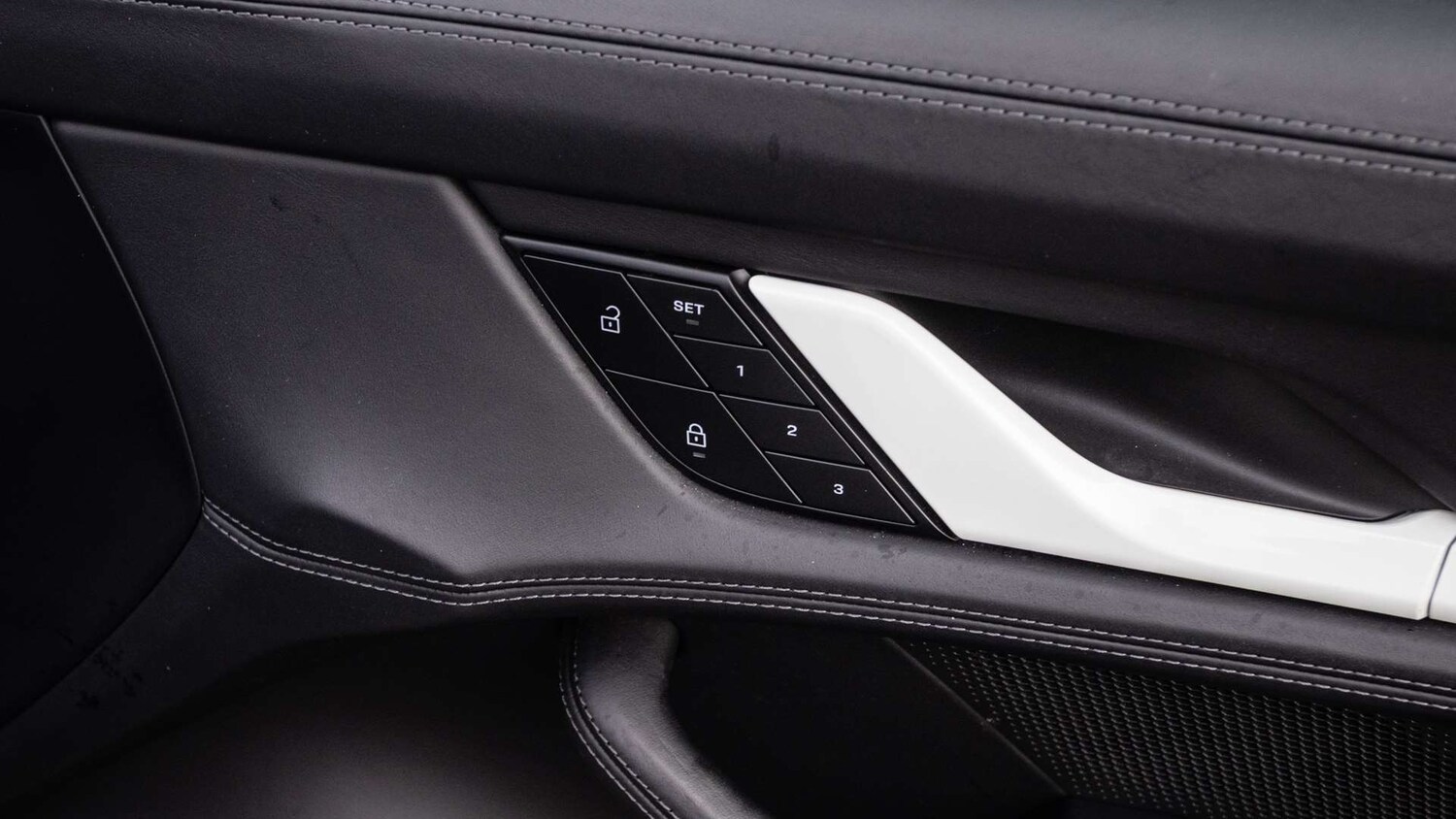 Used Porsche Taycan 2022 for sale - 77414521: Photo 27